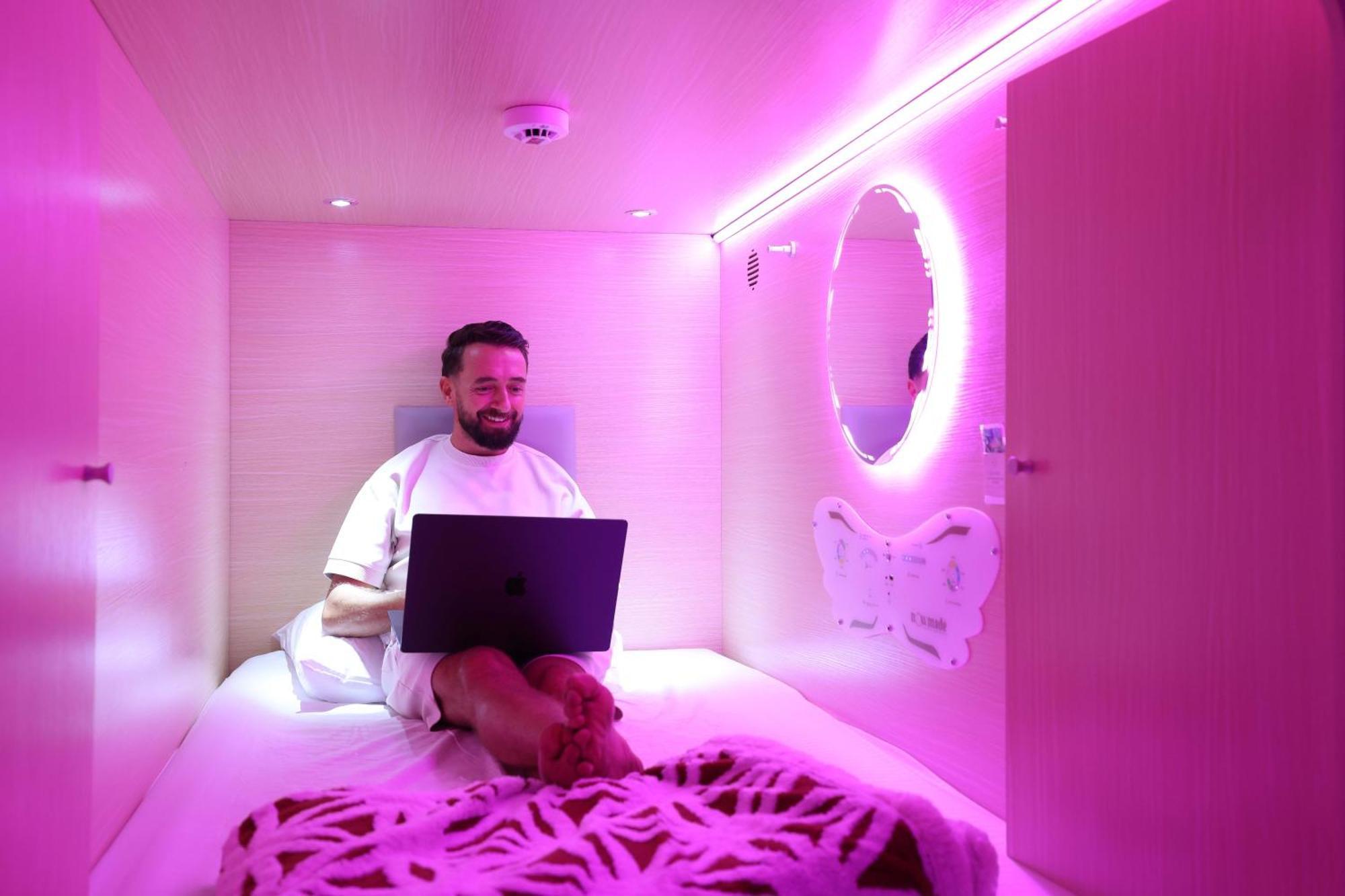 Capsule Experience Duplex - Panoramic Sea View - Nowmade La Marina Hostel Dubai Exterior photo